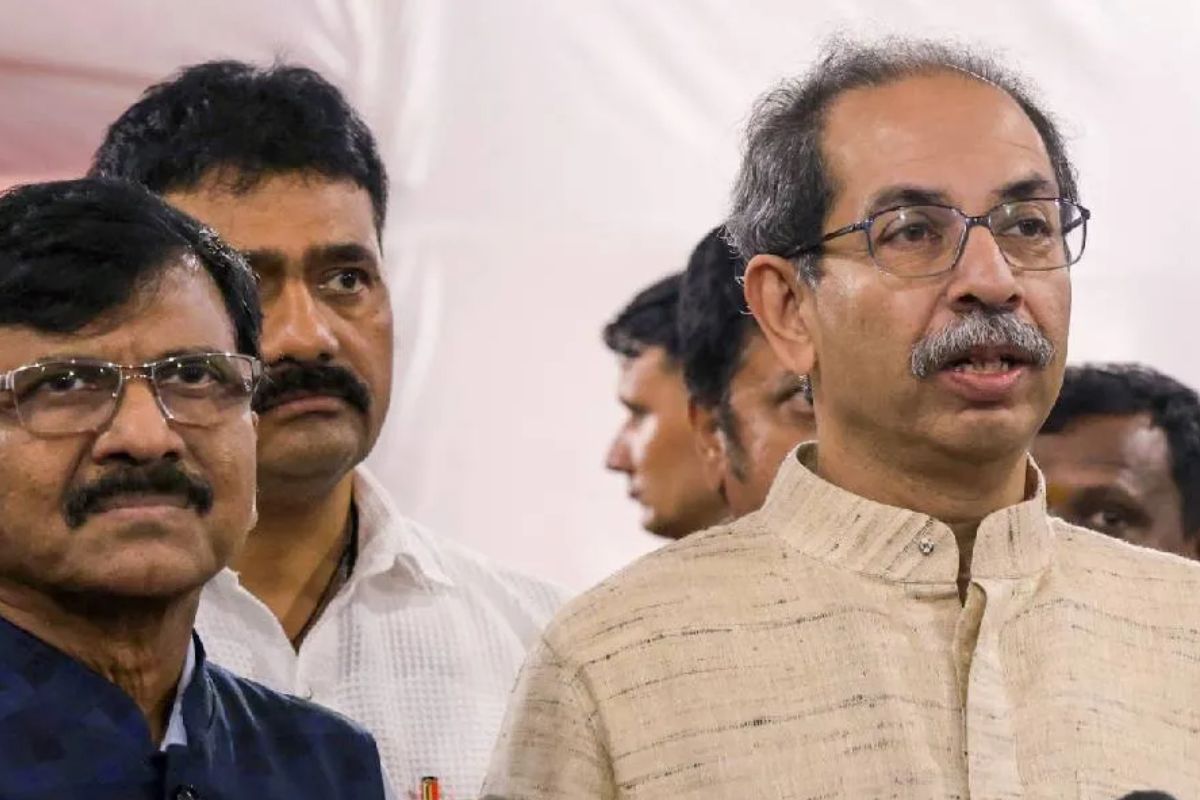 उद्धव गुट के 6 सांसदों के बगावत की चर्चा, शिंदे खेमे से संपर्क के दावे, संजय राउत का बड़ा आरोप