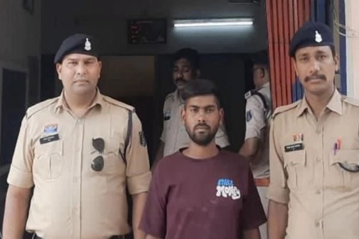 Dhamtari News: पुलिस से धक्का-मुक्की कर दी जान से मारने की धमकी, मुख्य आरोपी राहुल जोशी गिरफ्तार