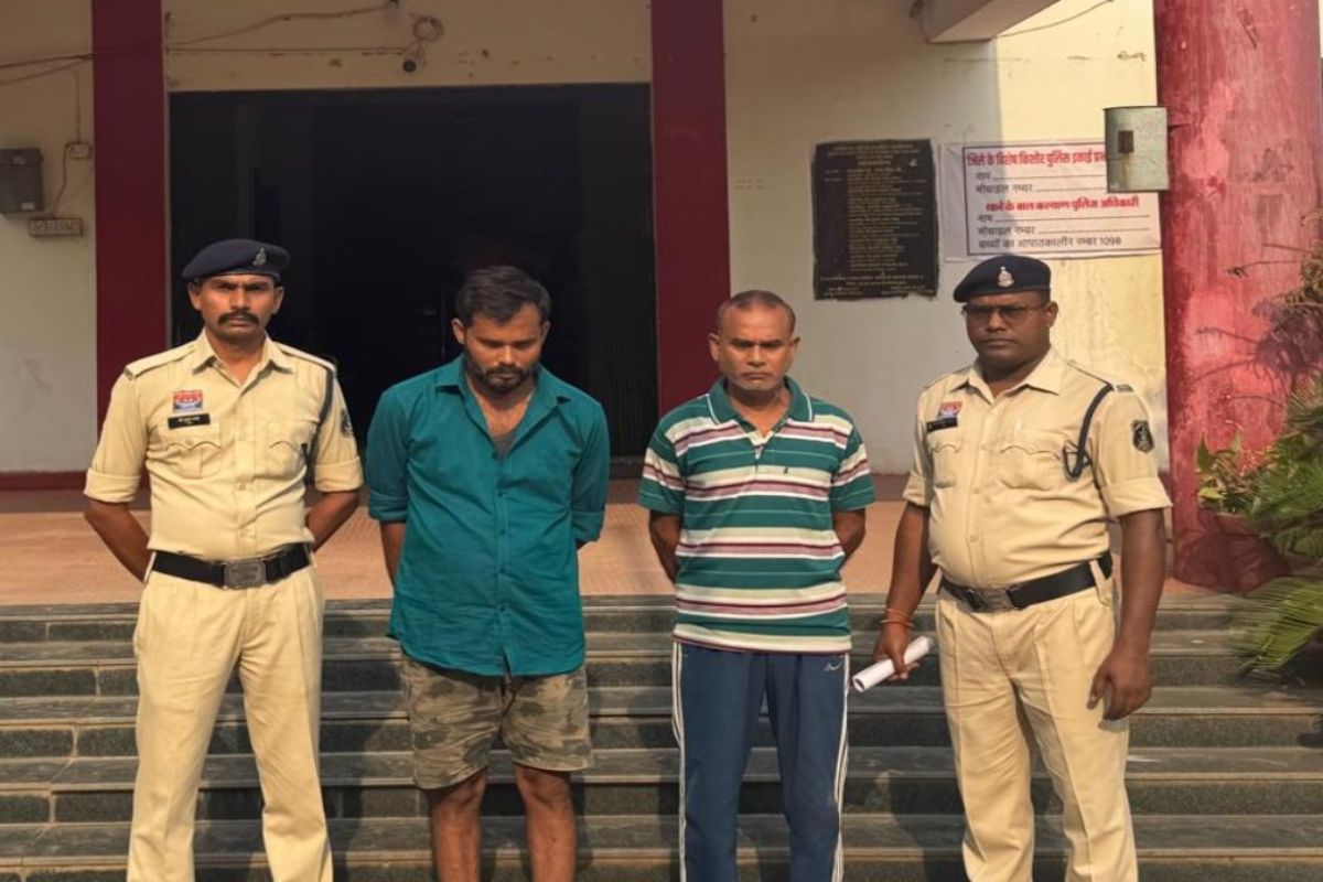 CG News : 17 हजार क्विंटल धान हेराफेरी मामले में पुलिस को बड़ी सफलता, लंबे समय से फरार तत्कालीन केंद्र प्रभारी और सेल्समैन गिरफ्तार