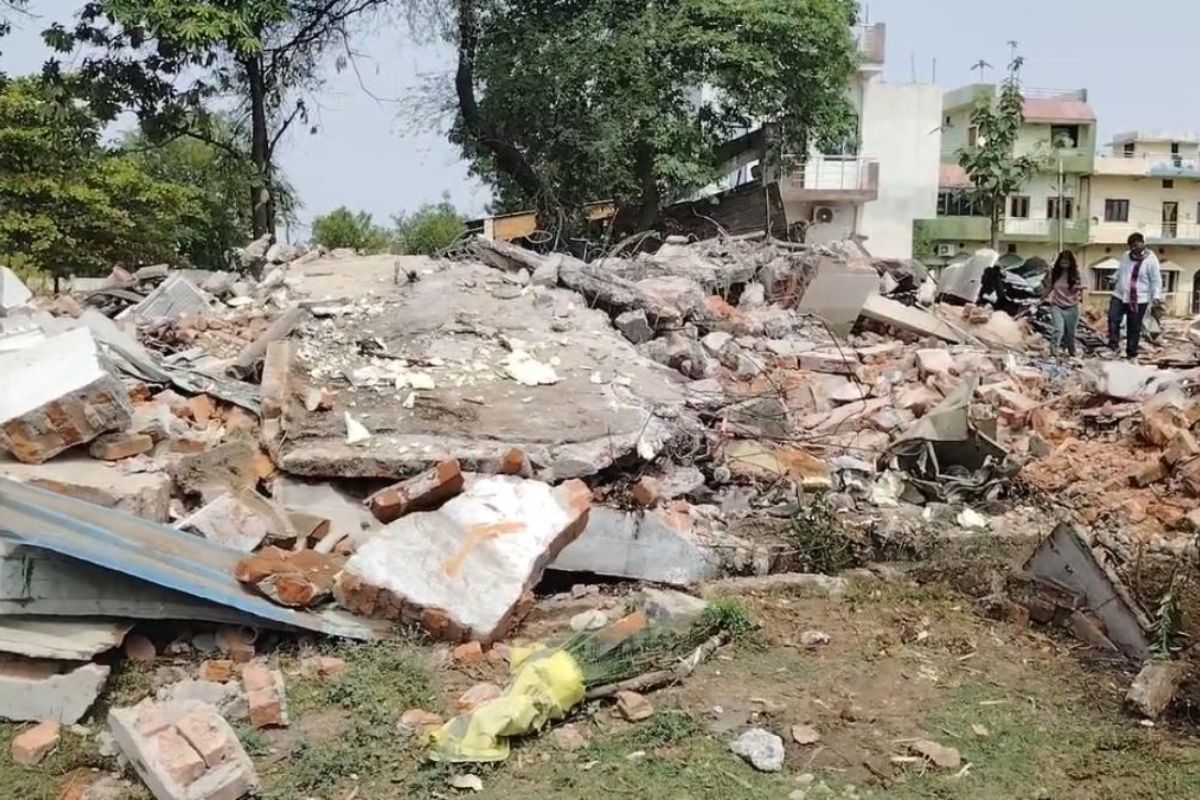 CG Durg News: मदरसा, मकान और बाउंड्रीवॉल पर निगम की कार्रवाई, डेढ़ एकड़ जमीन हुई कब्जामुक्त
