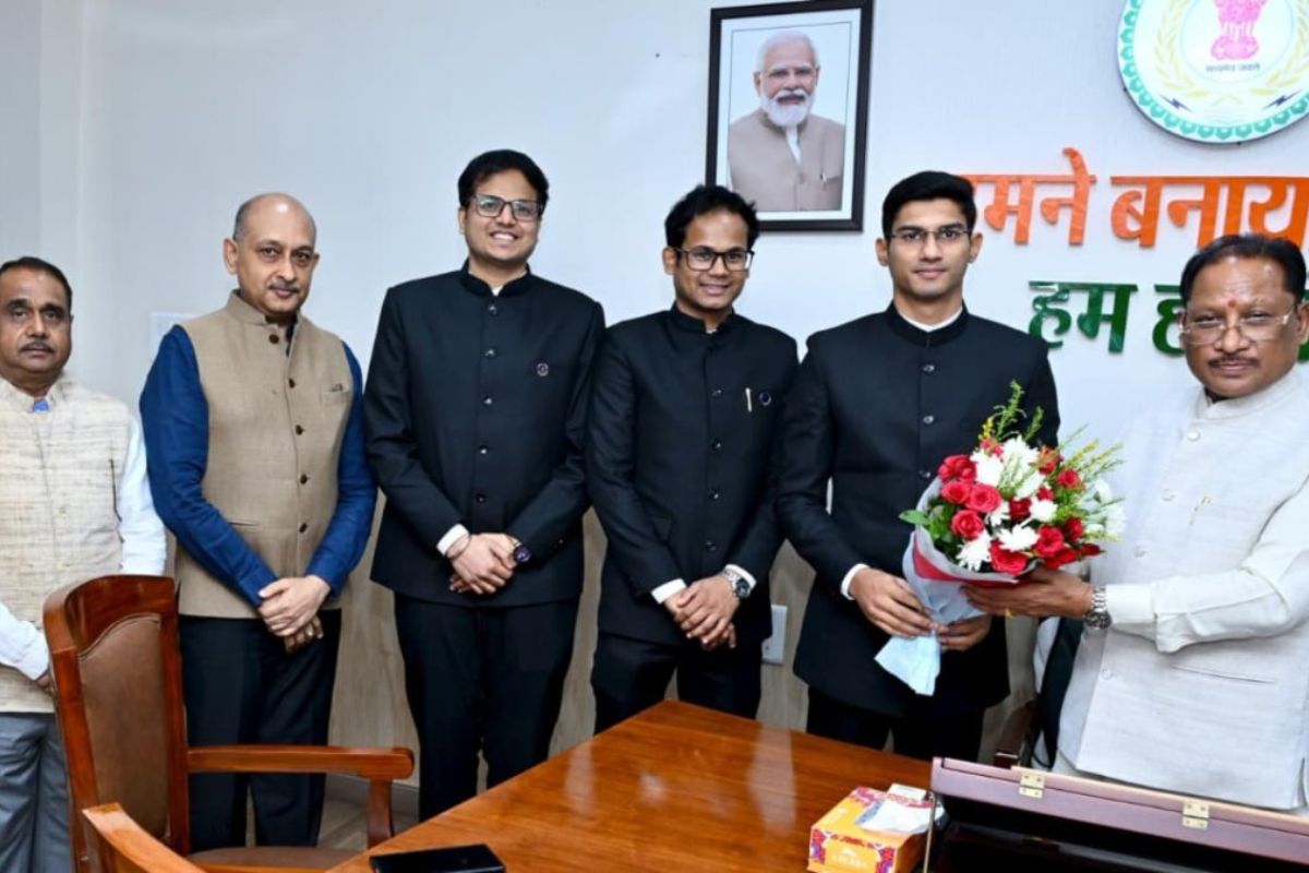 CG Raipur News: छत्तीसगढ़ की संस्कृति और विकास यात्रा से रूबरू हुए प्रशिक्षु अफसर, CM ने साझा किए अनुभव