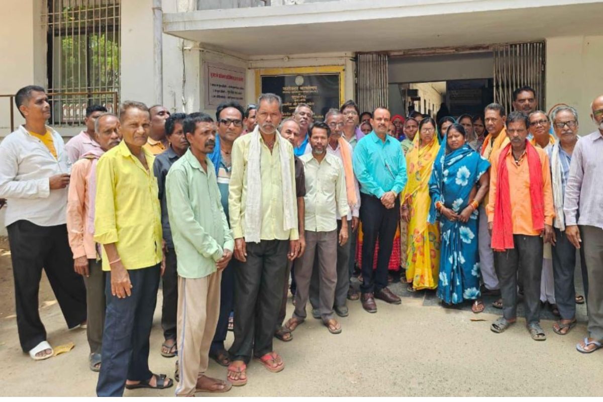 CG Khairagarh News: वार्ड से दूर चल रही राशन दुकान, बुजुर्ग और महिलाएं परेशान