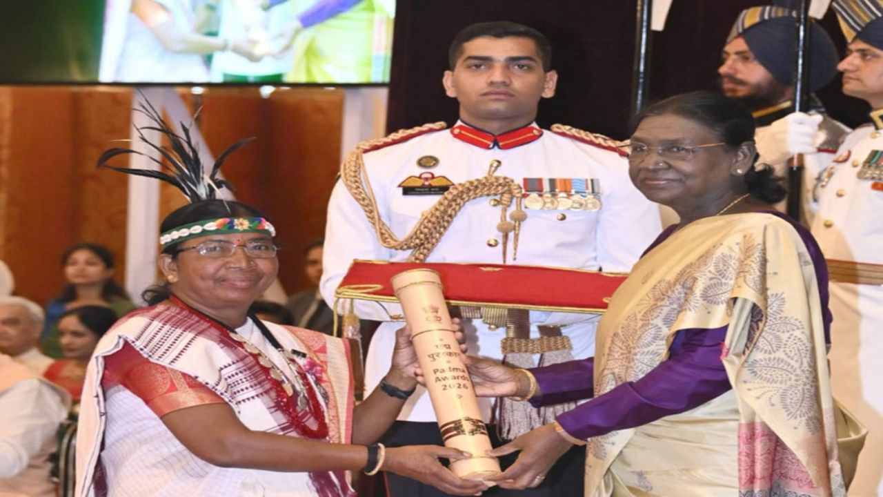 Dr. Budhari Tati Padma Shri Award: जानलेवा हमलों और विरोध के बीच नहीं डिगीं बुधरी ताती, राष्ट्रपति ने पद्मश्री से किया सम्मानित