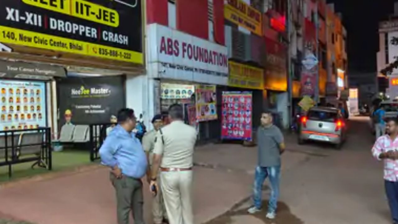 Durg News: संकरी सीढ़ियां, इमरजेंसी एग्जिट गायब; भिलाई के कोचिंग सेंटरों में बड़ा सुरक्षा संकट उजागर