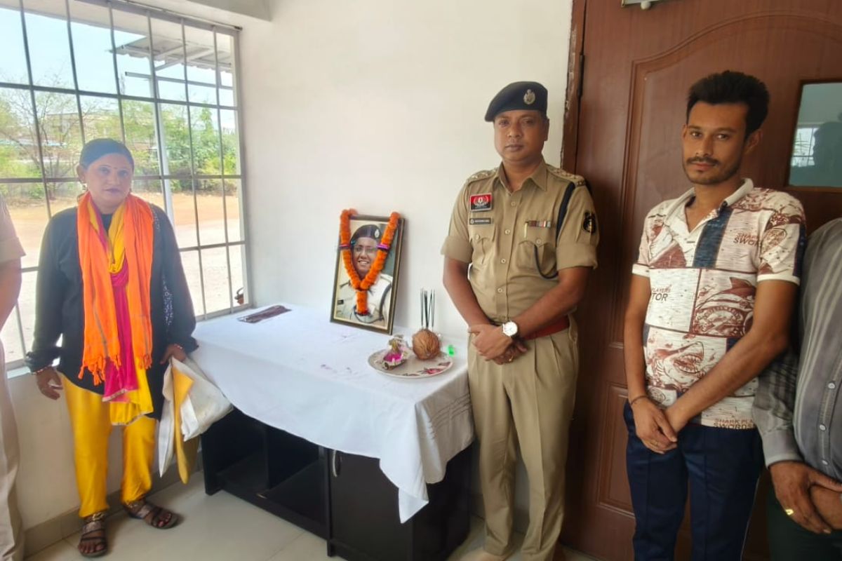 CG Patan News: नक्सलियों से लड़ते हुए दी थी सर्वोच्च कुर्बानी, पुण्यतिथि पर नम आंखों से याद किए गए आकाश राव गिरिपुंजे