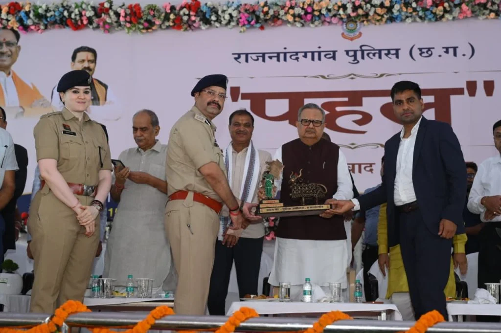 CG Policing : राजनांदगांव पुलिस की अनोखी “पहल”: कमजोर वर्ग के बच्चों के लिए खुलेगा रीडिंग रूम और फ्री कोचिंग; रमन सिंह ने की तारीफ