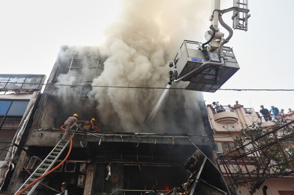Lucknow Aliganj Fire News