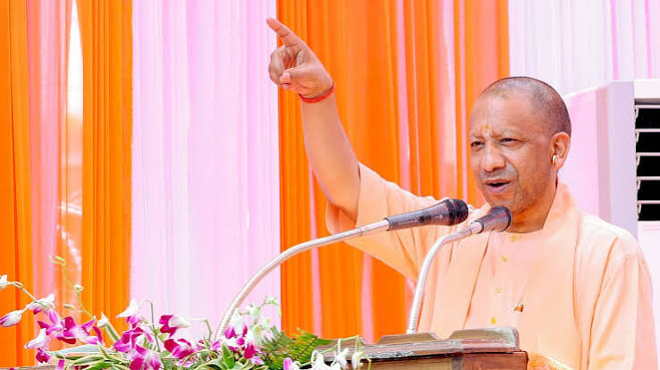 CM Yogi speech in Deoria : सीएम योगी का विपक्ष पर तीखा हमला: ‘जो राम भक्तों पर गोली चलाते थे, आज वो हमें आस्था न सिखाएं; कांग्रेस ने देश को लूटा ही नहीं, नोंचा था’