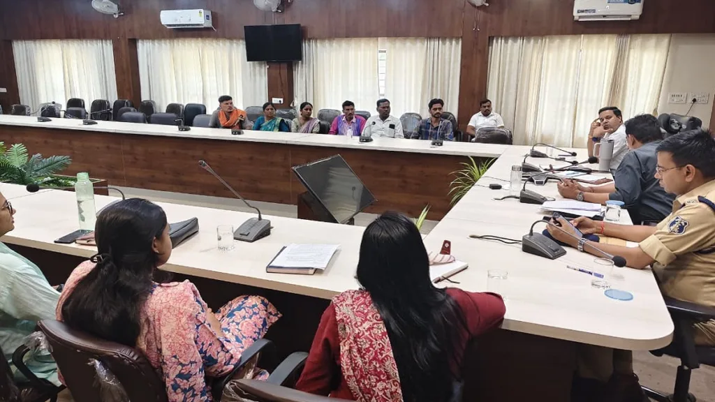  CG Naxal Victim Policy: छत्तीसगढ़ में कागजों तक सिमटी नक्सल पीड़ित पुनर्वास नीति; 120 दिन का नियम फेल, अब रायपुर कूच करेंगे पीड़ित
