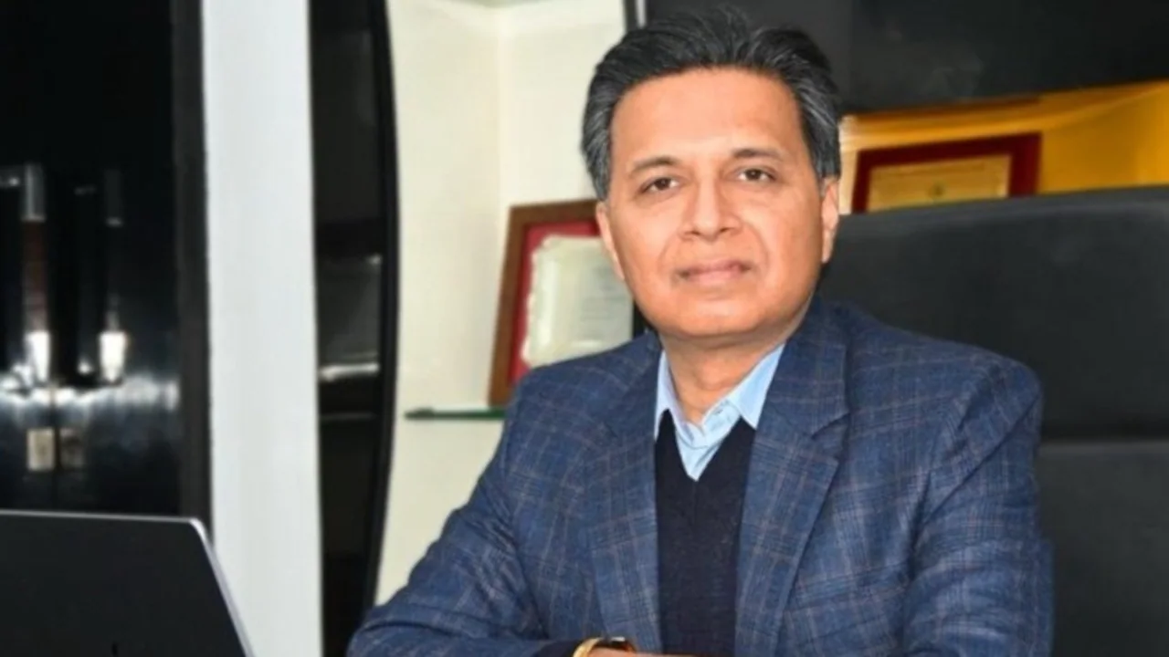 MahadevApp : महादेव ऐप केस में ED की बड़ी कार्रवाई: EbixCash चेयरमैन विकास गर्ग दिल्ली से गिरफ्तार, ट्रांजिट रिमांड पर लाया जा रहा रायपुर