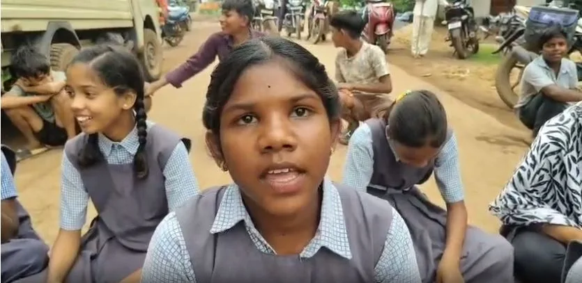 Student Protest CG: आत्मानंद स्कूल के बच्चों ने मालखरौदा में किया चक्काजाम; 6 घंटे बाद अधिकारियों की समझाइश पर खुला मार्ग, भविष्य को लेकर छात्र अब भी चिंतित