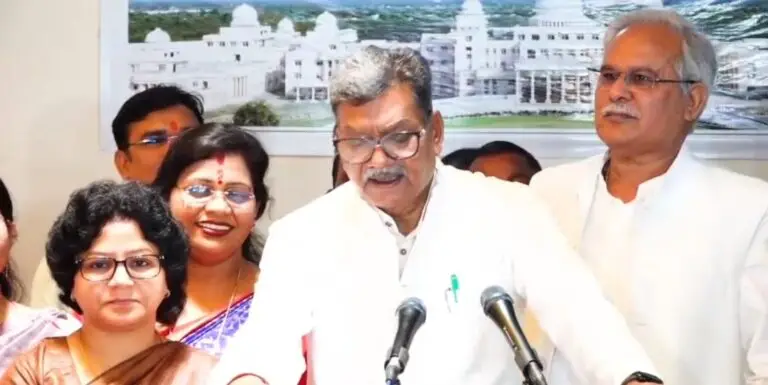 CG Vidhan Sabha : मानसून सत्र के पहले ही दिन भारी हंगामा, ‘राम मंदिर चंदा’ विवाद पर भिड़े पक्ष-विपक्ष; बघेल ने दिखाई रसीद