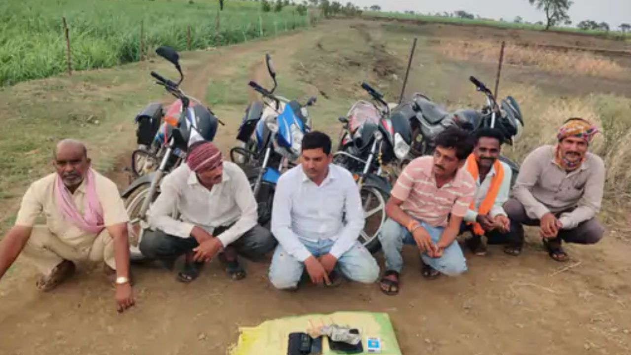 कवर्धा पुलिस को मिली बड़ी सफलता, जुआ खेलते 6 आरोपियों को किया गिरफ्तार, नगदी समेत 4 बाइक जब्त