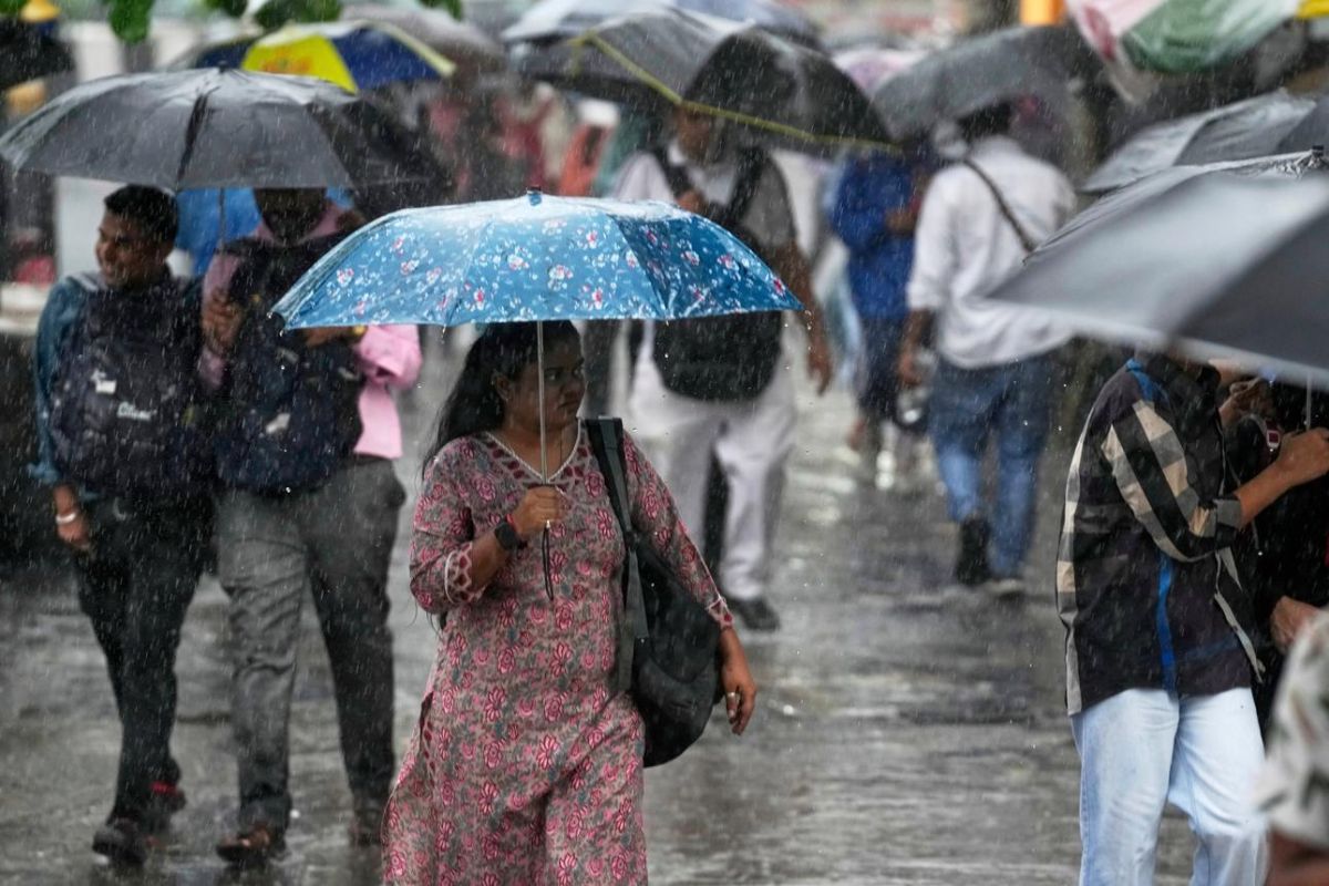 CG Weather Update: तेज हवा, आकाशीय बिजली और भारी वर्षा की चेतावनी, लोगों से सतर्क रहने की अपील