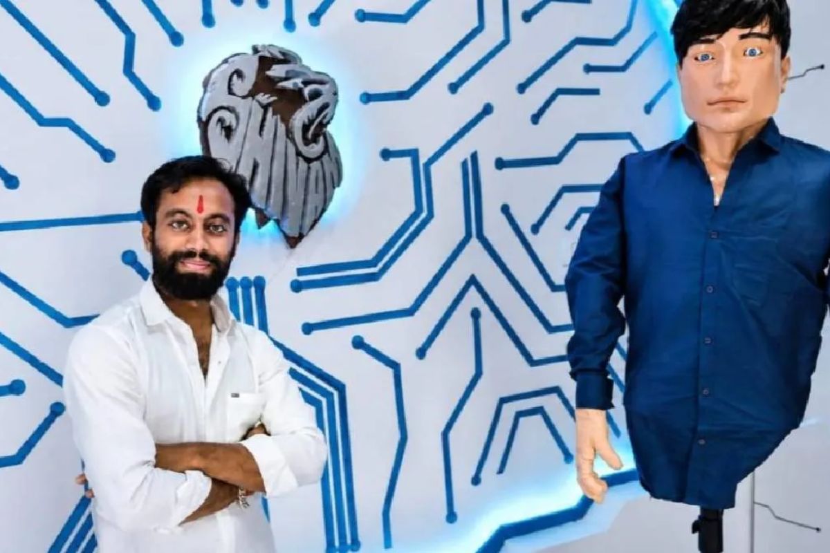 MP News: नौकरी छोड़ चुना नवाचार का रास्ता, मध्यप्रदेश के शिवम साहू ने बनाया स्वदेशी AI रोबोट