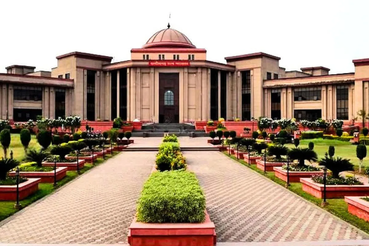 CG High Court: बिना स्पष्ट कारण और नोटिस दिए नहीं हटा सकते अवैध कब्जा, हाईकोर्ट ने रेलवे की याचिका की खारिज