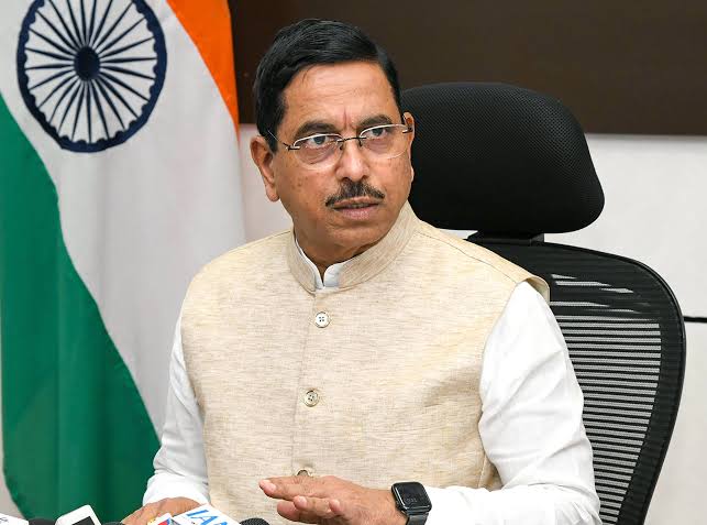 Dharmendra Pradhan के इस्तीफे के बाद Pralhad Joshi को मिला शिक्षा मंत्रालय का अतिरिक्त प्रभार, CJP ने दी चेतावनी