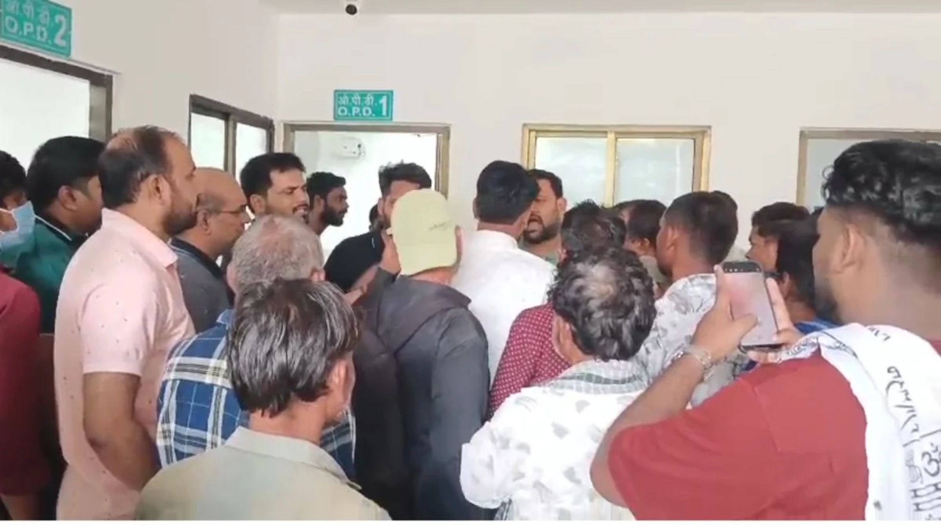 Bilaspur News: नोबल हॉस्पिटल में हंगामा, ऑपरेशन के बाद मरीज की मौत पर परिजनों ने लगाए गंभीर आरोप