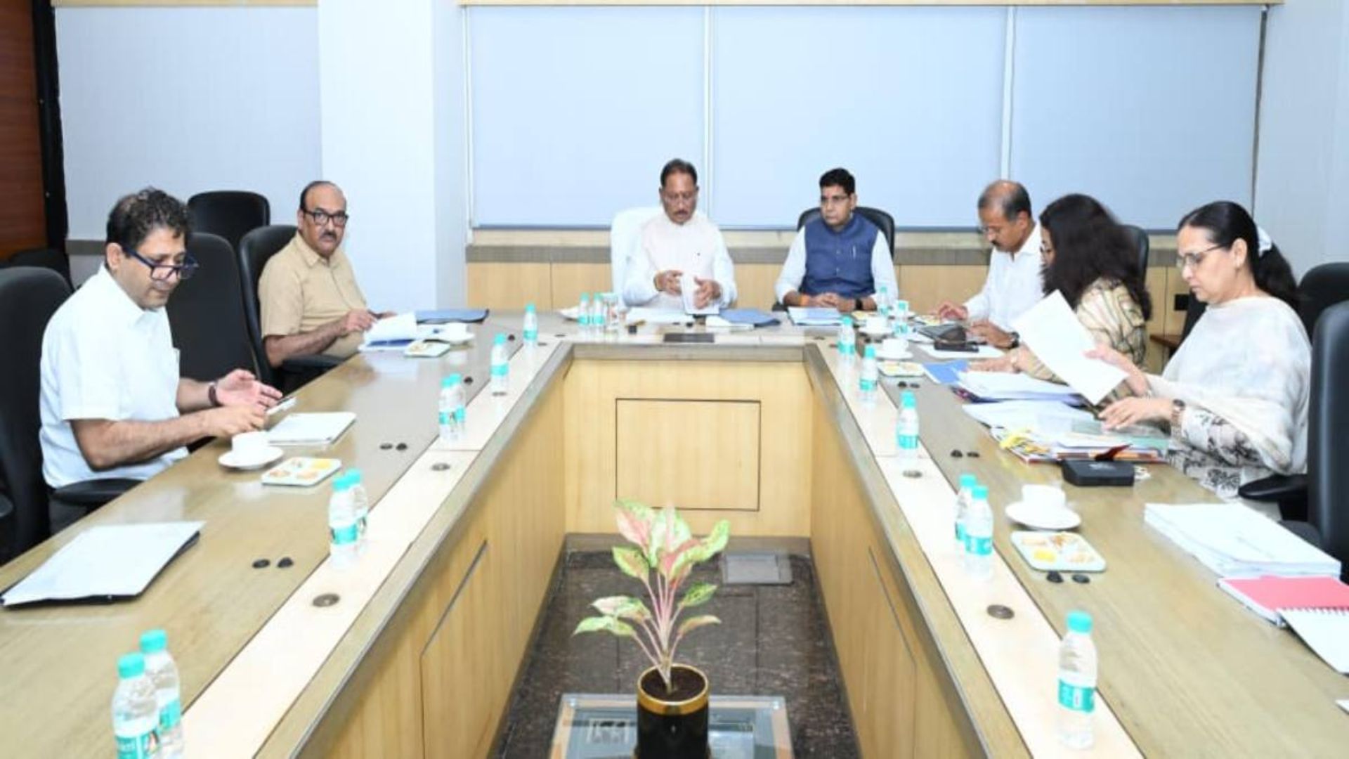 राजस्व सेवाएं होंगी डिजिटल, व्हाट्सएप से मिलेगी भूमि संबंधी जानकारी; सीएम साय सख्त