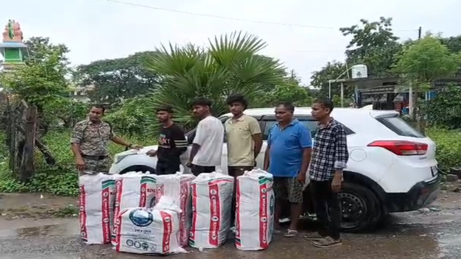 Sukma News : राजस्थान के तीन तस्कर सुकमा में गिरफ्तार: कार से मिला 223 किलो गांजा, कीमत 1.11 करोड़ रुपये