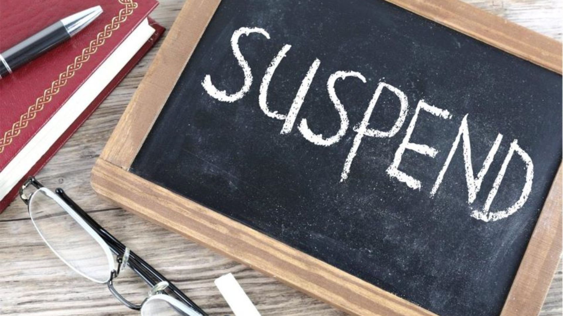 Raipur News: शिक्षा विभाग का बड़ा एक्शन: तीन शिक्षक सस्पेंड, छात्र से गाली लिखवाने और बैड टच मामले की भी जांच
