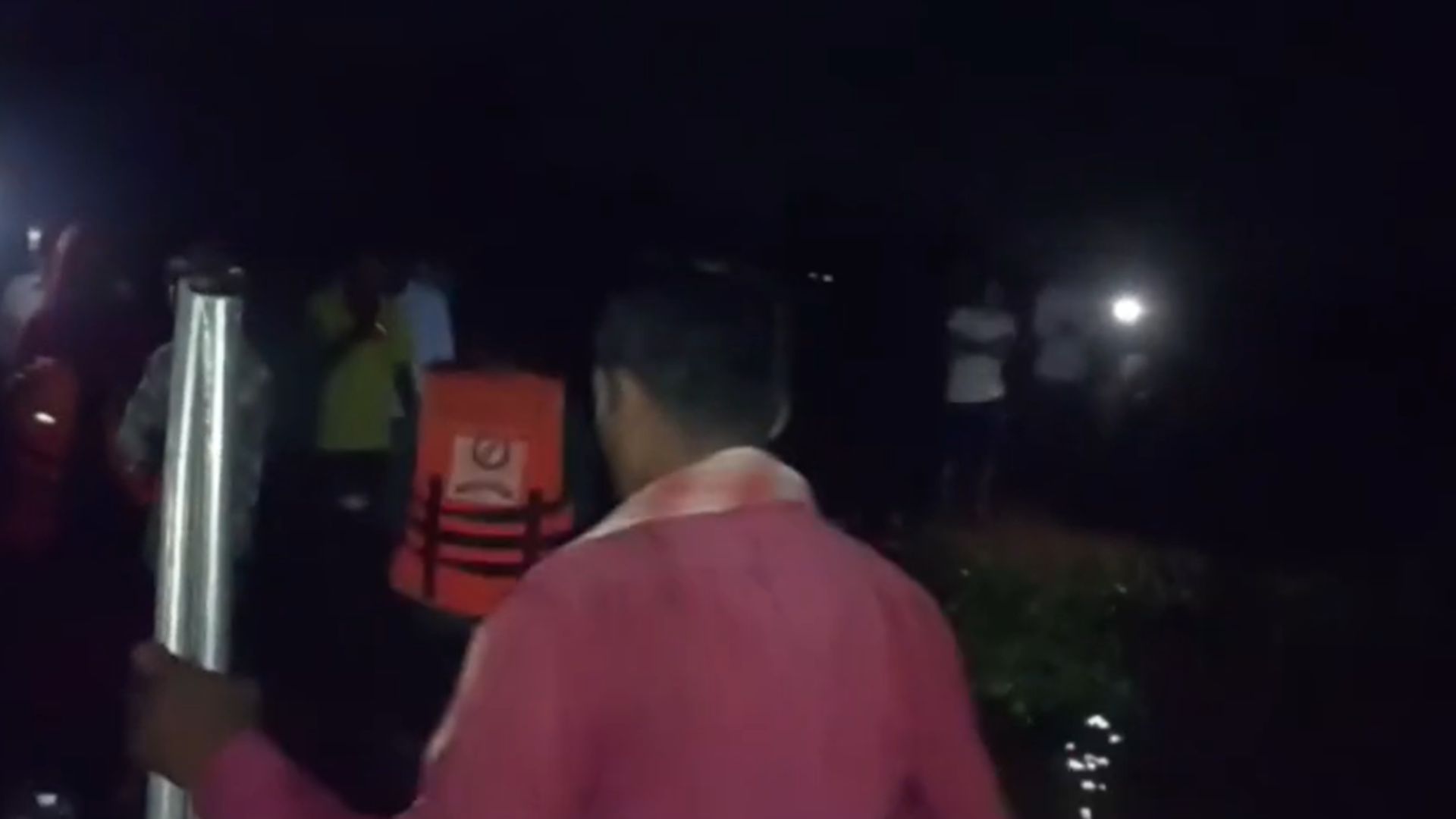 Balodabazar News: उफनती नदी के बीच जिंदगी की जंग, मोटरबोट से 4 ग्रामीणों का सफल रेस्क्यू