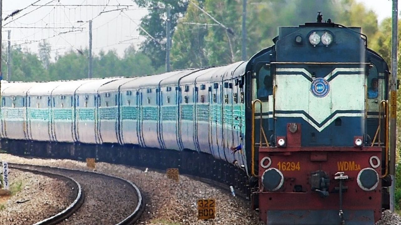 Chhattisgarh News: रायपुर रेल मंडल की बड़ी पहल, 166 किमी रेलवे ट्रैक पर सेफ्टी फेंसिंग पूरी; हादसों पर लगेगा ब्रेक