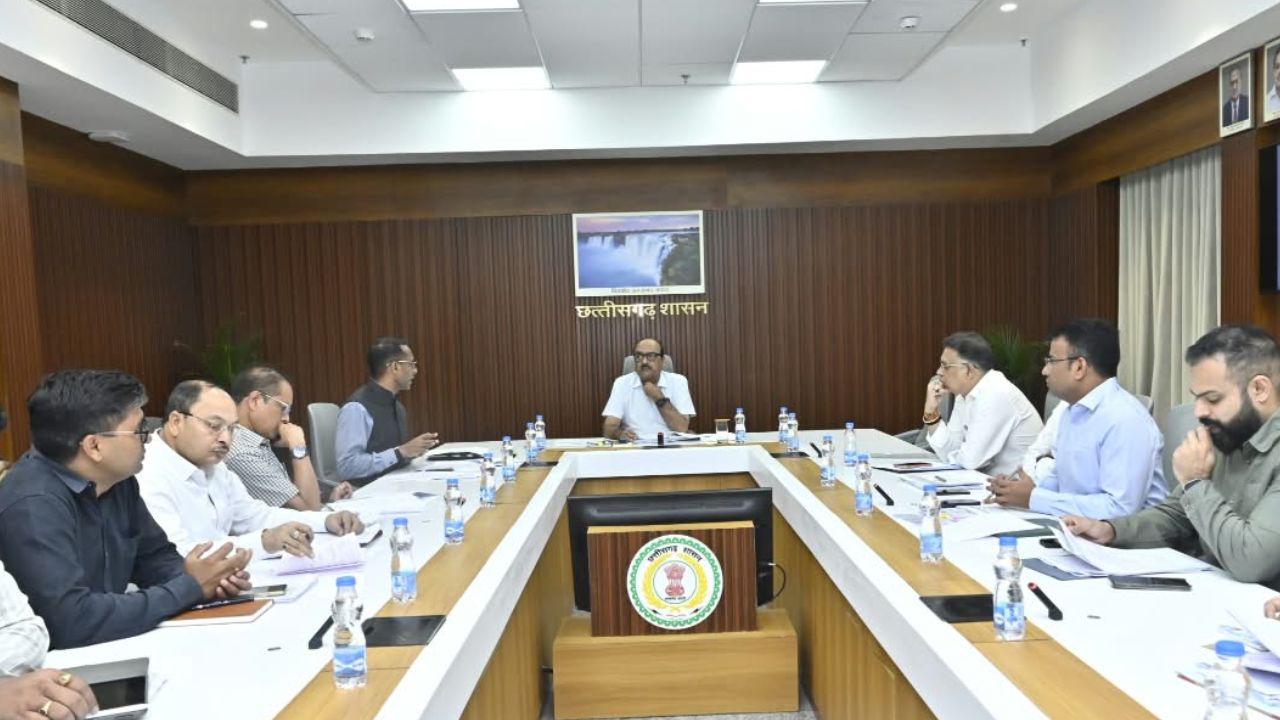 CG News: नवा रायपुर में आधुनिक परिवहन की तैयारी, ई-बसों के संचालन के लिए टेंडर प्रस्ताव की समीक्षा