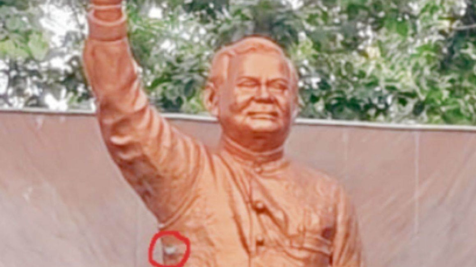 Korba News : बारिश ने खोली पोल! 13 लाख की प्रतिमा निकली सीमेंट की, उप अभियंता निलंबित