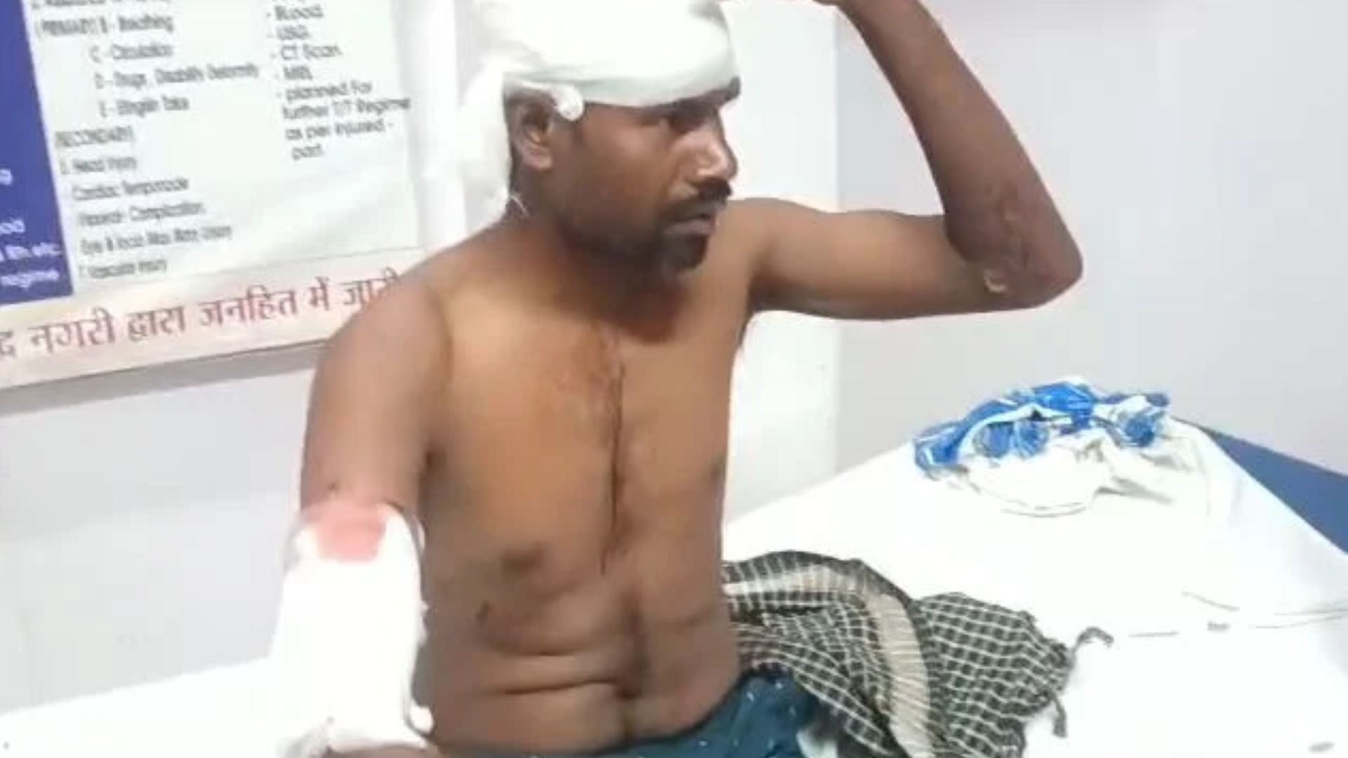 Dhamtari News : रात में घर में घुसा तेंदुआ, दो लोगों को किया घायल, ग्रामीणों के हमले में हुई मौत