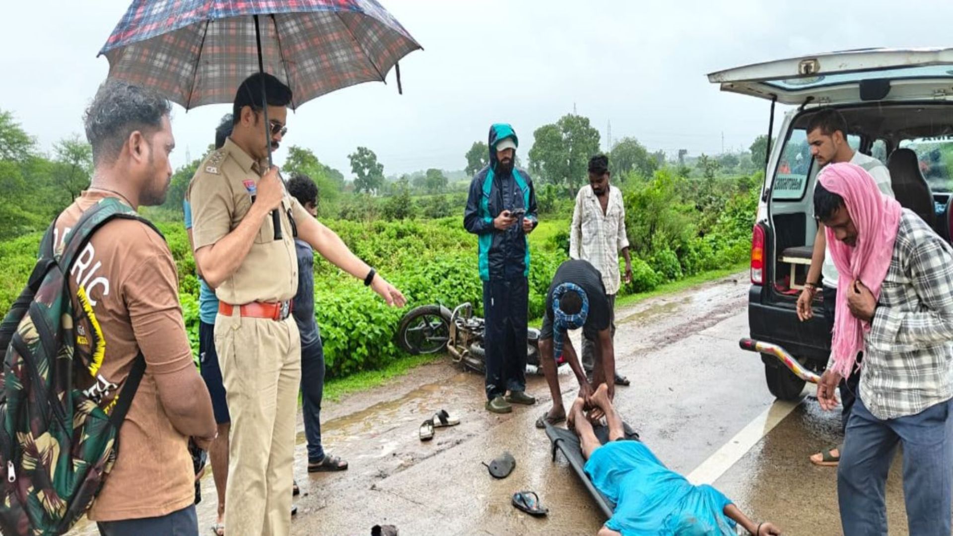 Janjgir-Champa News : तरौद चौक के पास भीषण हादसा: बाइक सवार तीन युवक चपेट में, पुलिस ने शुरू की वाहन की तलाश