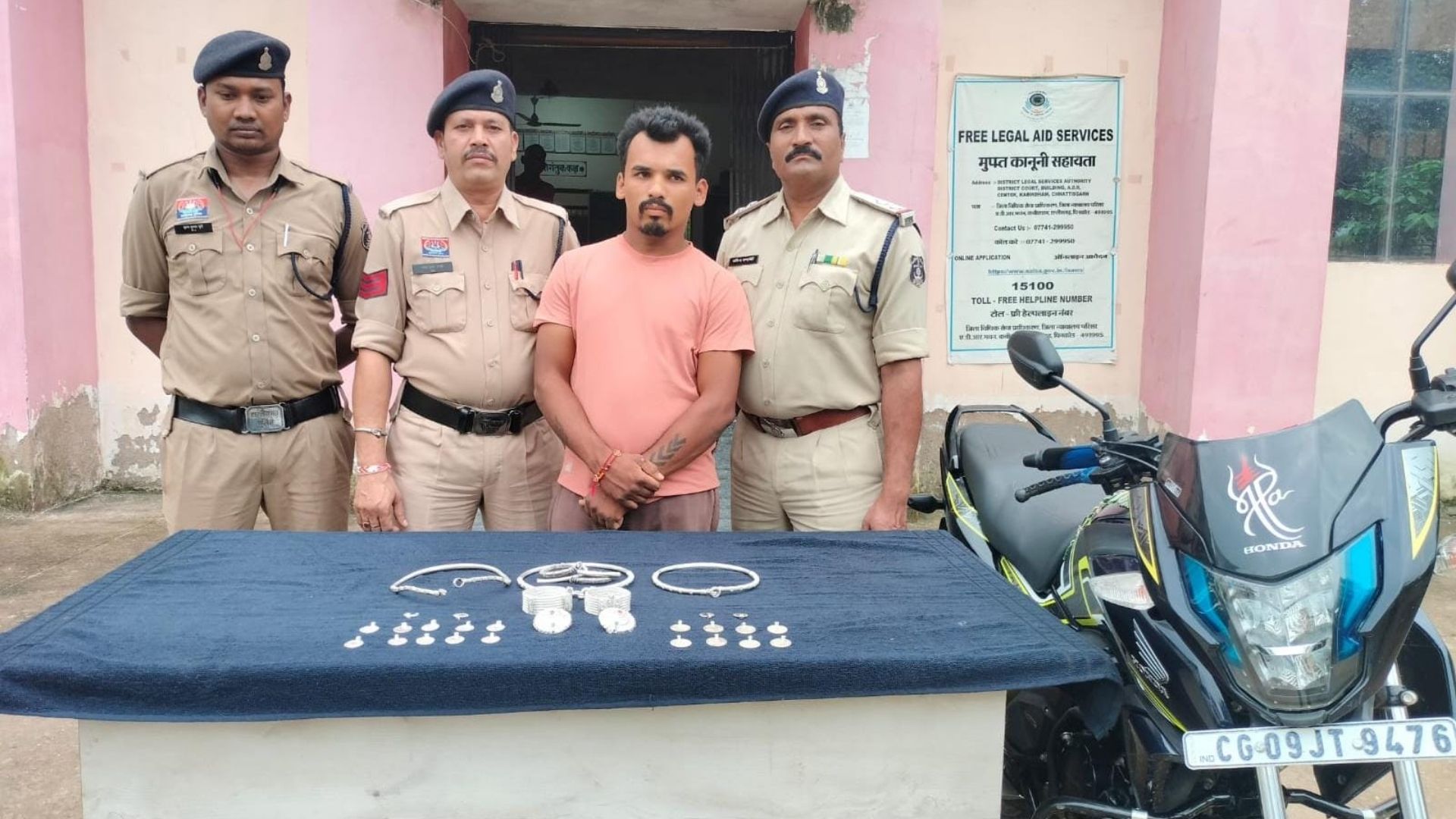 Kawardha News: कुकदूर पुलिस ने चोरी के दो मामलों का किया खुलासा, शातिर चोर गिरफ्तार