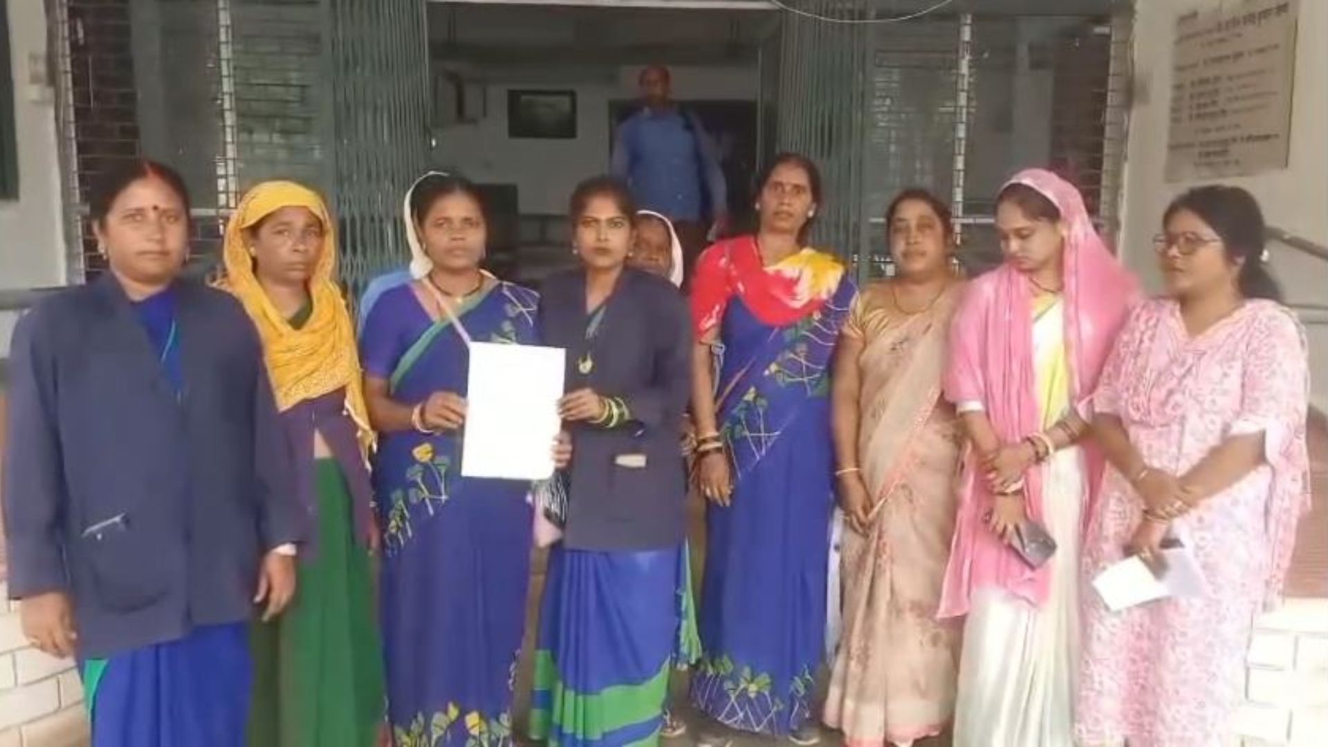 Mahasamund News: महासमुंद में सफाई कर्मचारियों का विरोध, मिशन क्लीन सिटी प्रभारी पर धमकी और दुर्व्यवहार के आरोप