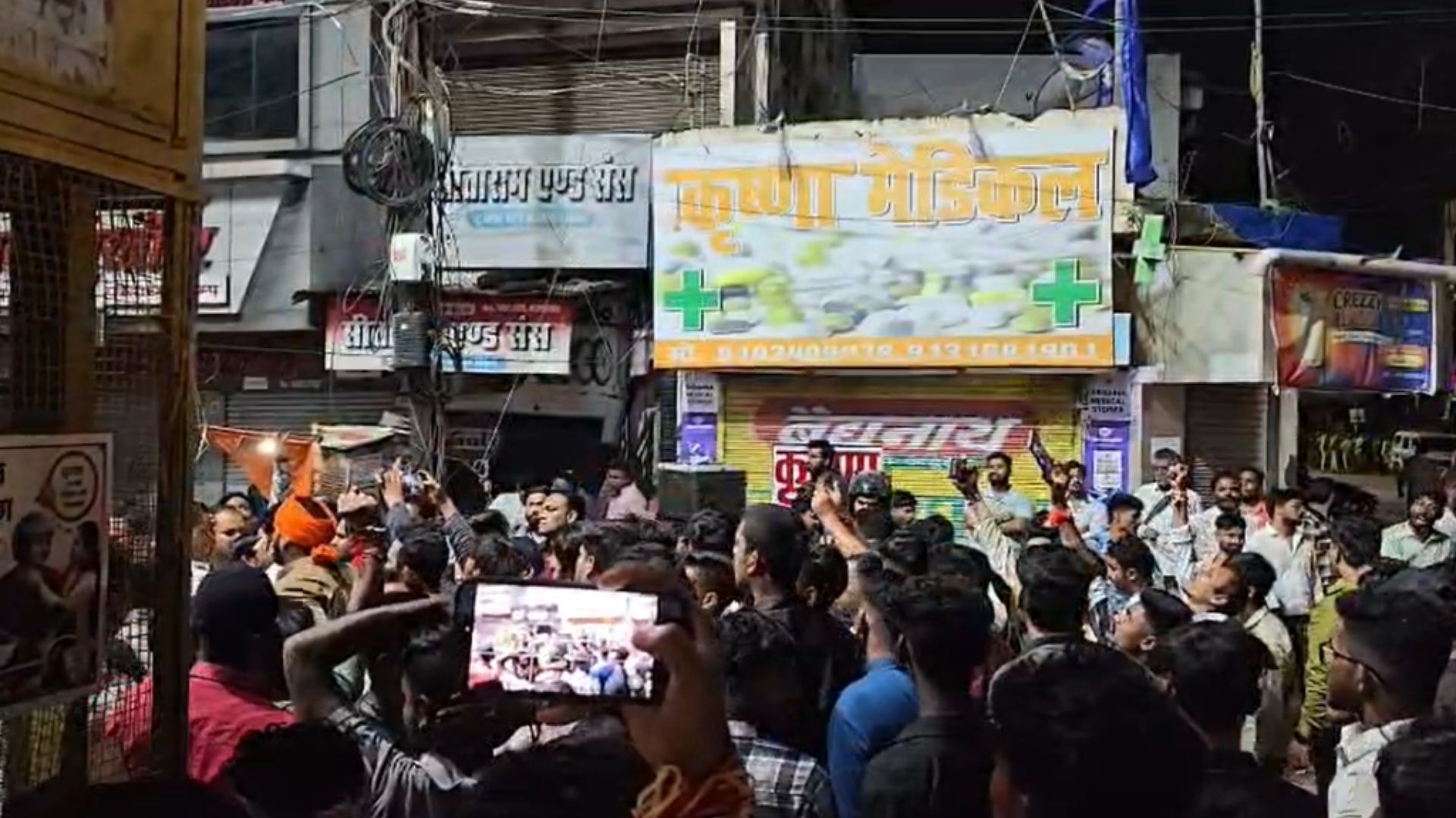 Bilaspur News: न्यायधानी में आधी रात दो पक्षों में हिंसक झड़प, सोशल मीडिया कमेंट को लेकर भड़का विवाद