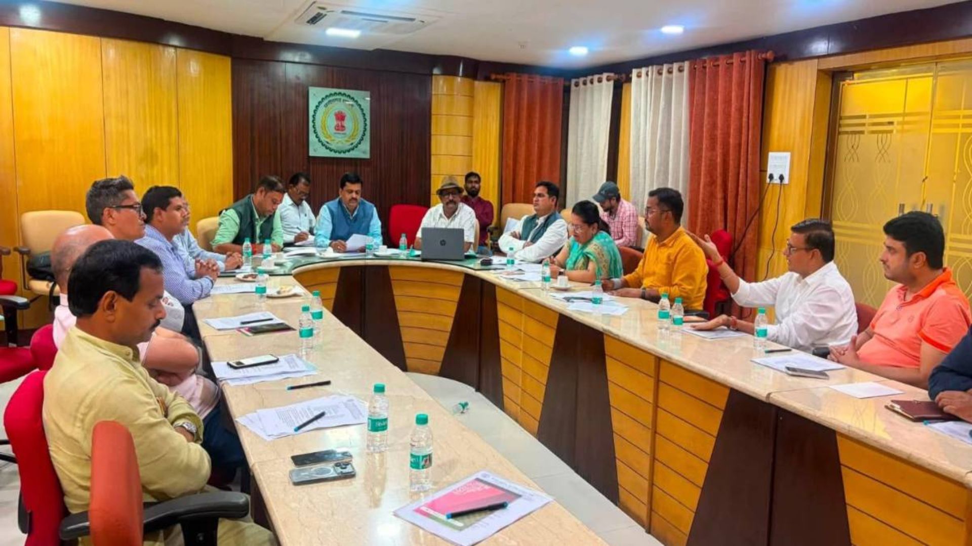 Raipur News: छत्तीसगढ़ स्टेट फार्मेसी काउंसिल की बैठक में बवाल, निलंबन वापसी के फैसले के बीच रजिस्ट्रार बैठक छोड़कर गए