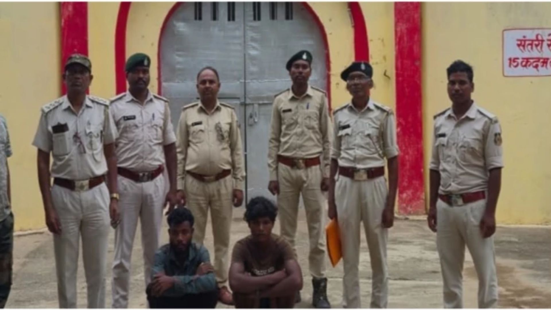 Balrampur News : सेमरसोत अभयारण्य में वन्यजीव हत्या का खुलासा, मृत बार्किंग डियर के साथ दो ग्रामीण गिरफ्तार