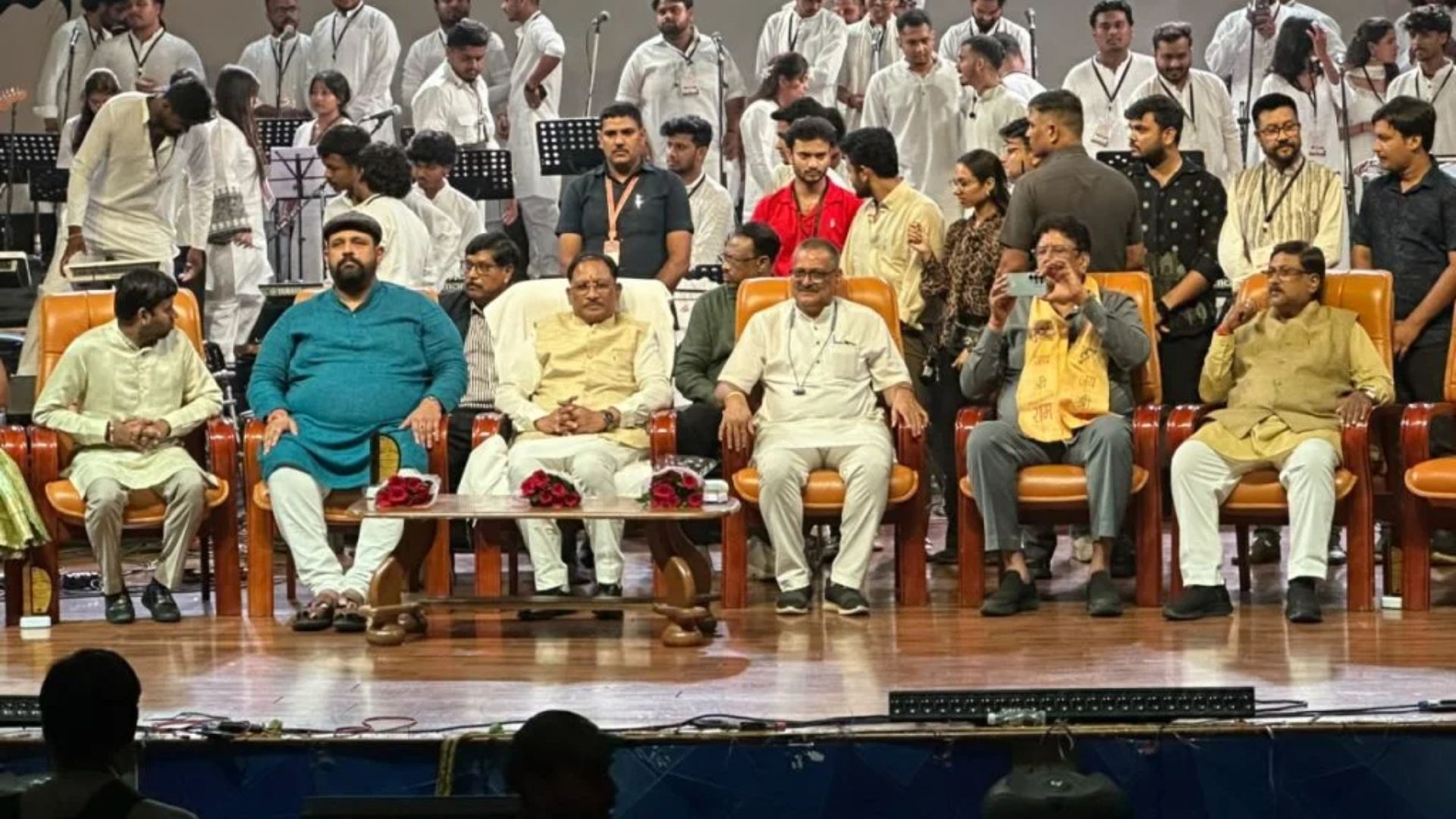 Raipur News: 100 युवा कलाकारों ने एक साथ छेड़ी देशभक्ति की धुन, CM साय बोले- संगीत जोड़ता है लोगों को एक सूत्र में