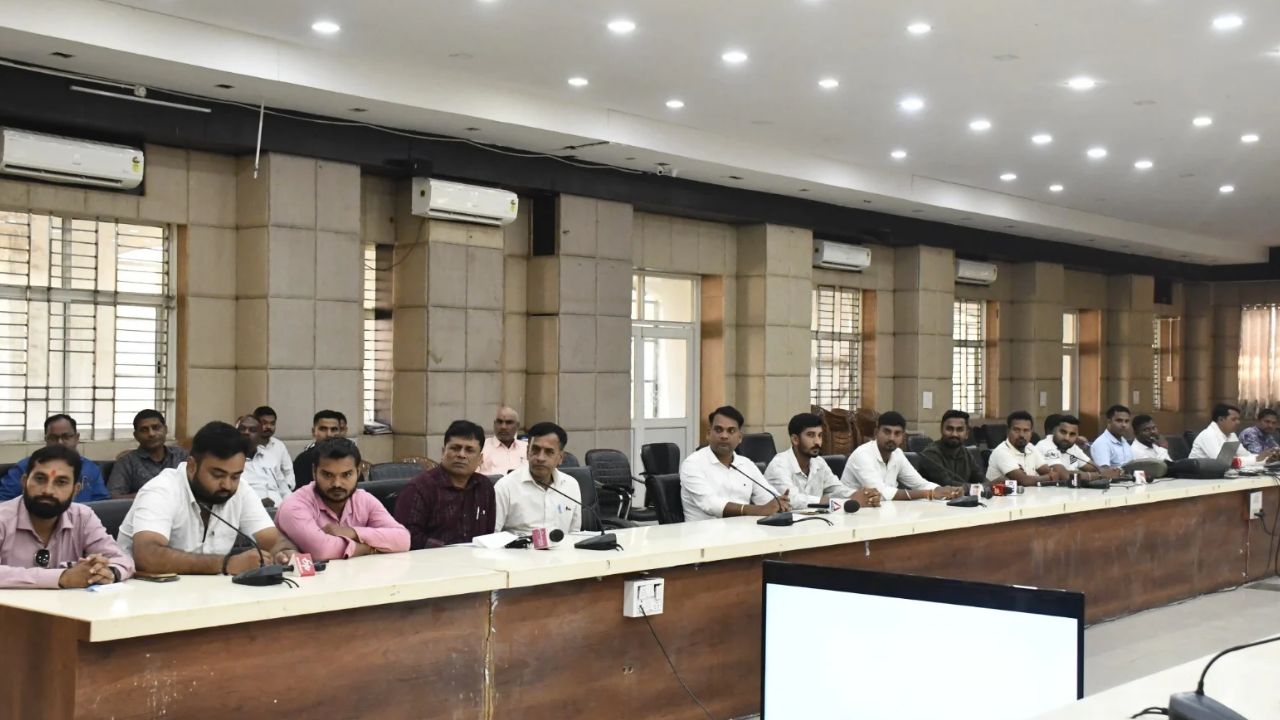 Balrampur News: प्रिज्मा AI के साथ बलरामपुर प्रशासन का बड़ा करार, खुलेगा प्रदेश का पहला कॉग्निटिव डेटा एनोटेशन सेंटर