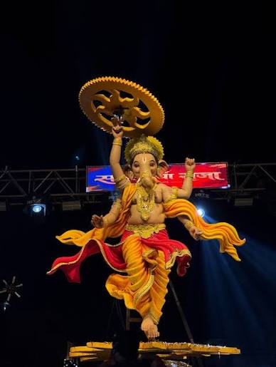 रायपुर में बप्पा के आगमन की धूम: समता कॉलोनी से गुढ़ियारी तक ‘गणेशोत्सव’ का खुमार, सोशल मीडिया पर वायरल हुए Face Reveal वीडियो!