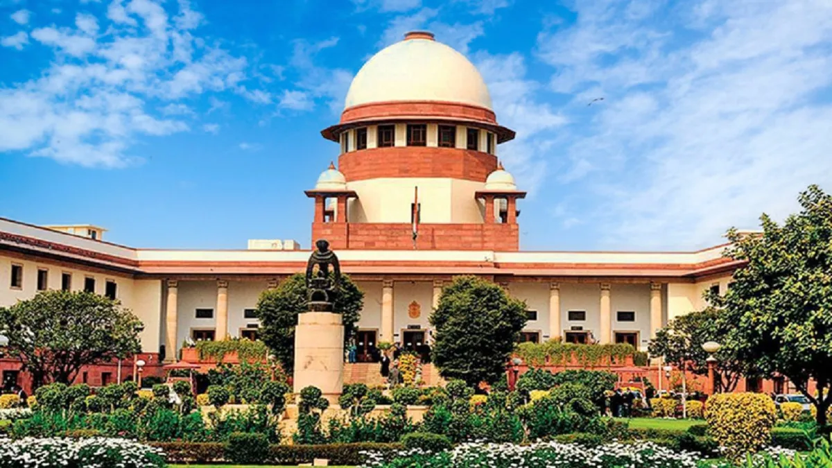 ‘मजिस्ट्रेट की हिम्मत कैसे हुई?’: छात्र को 5 लाख का नोटिस भेजने पर भड़के CJI सूर्यकांत, ग्रेटर नोएडा प्रशासन की लगाई क्लास