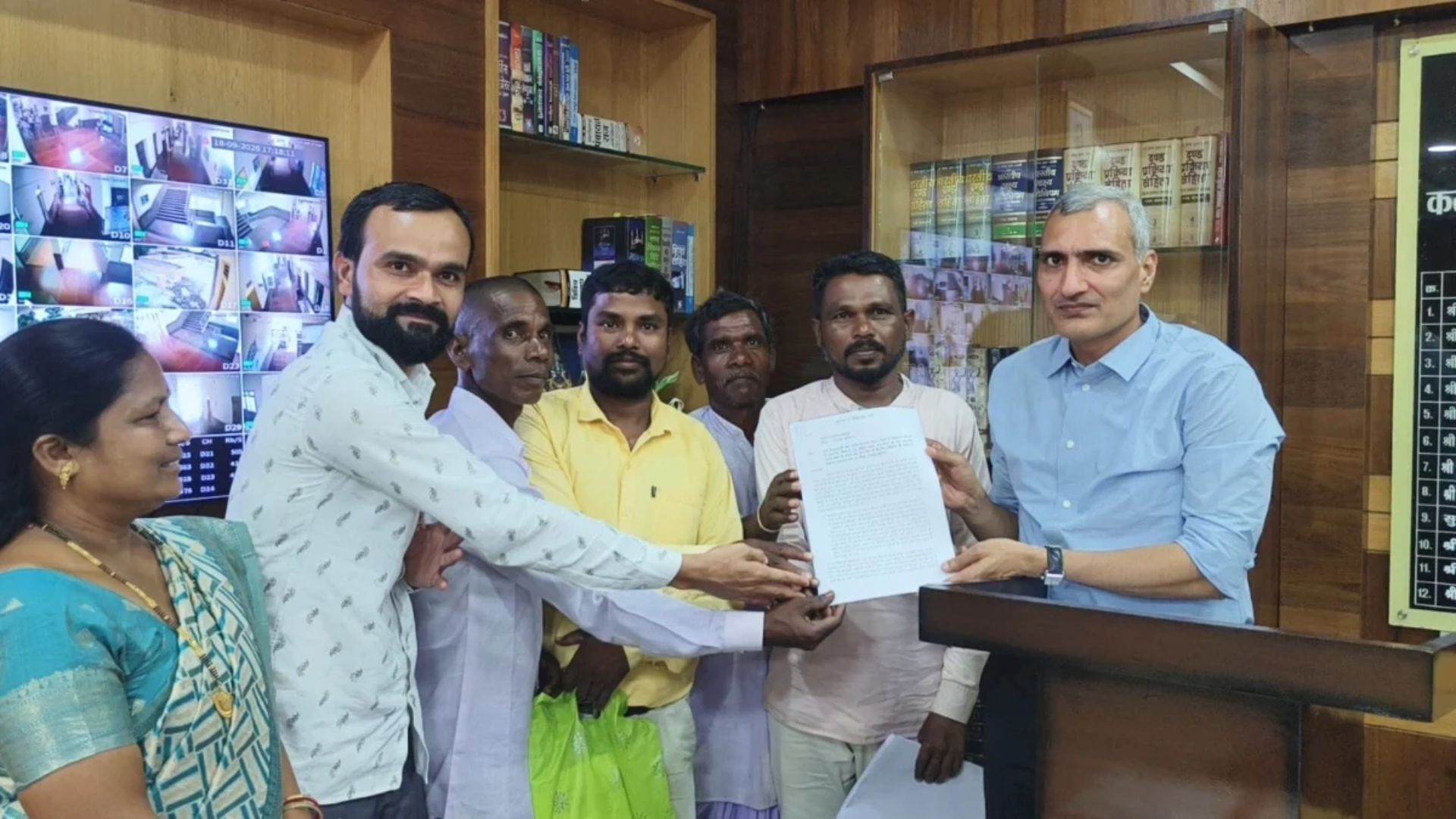 Gariyaband News: विस्थापन को लेकर ग्रामीणों में नाराजगी, 36 परिवारों ने कलेक्टर से कहा- जल-जंगल-जमीन छोड़कर नहीं जाएंगे