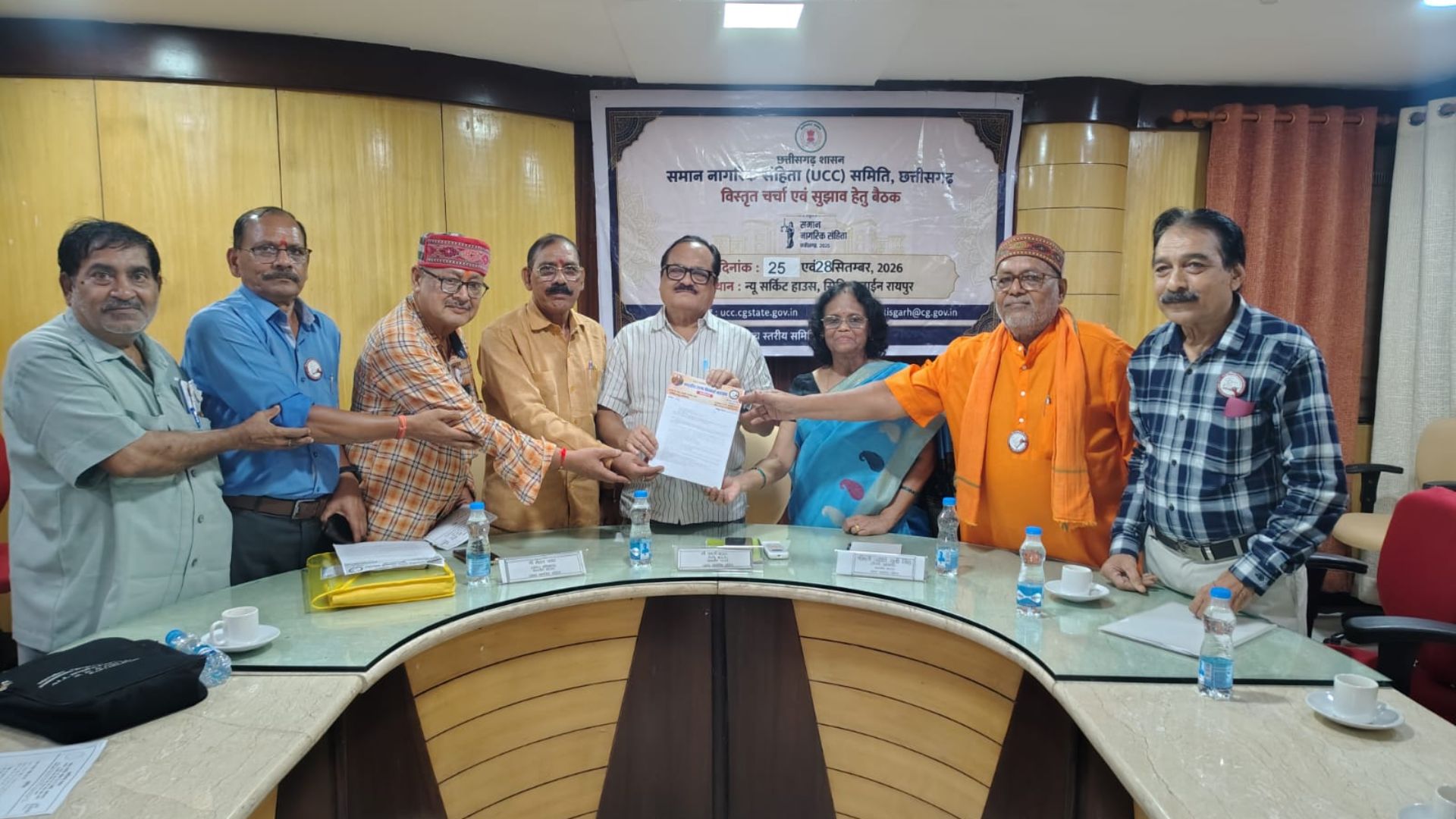 Raipur News: UCC में पेंशनर्स और वरिष्ठ नागरिकों के अधिकारों को कानूनी संरक्षण देने की मांग, महासंघ ने सौंपा 12 सूत्रीय ज्ञापन