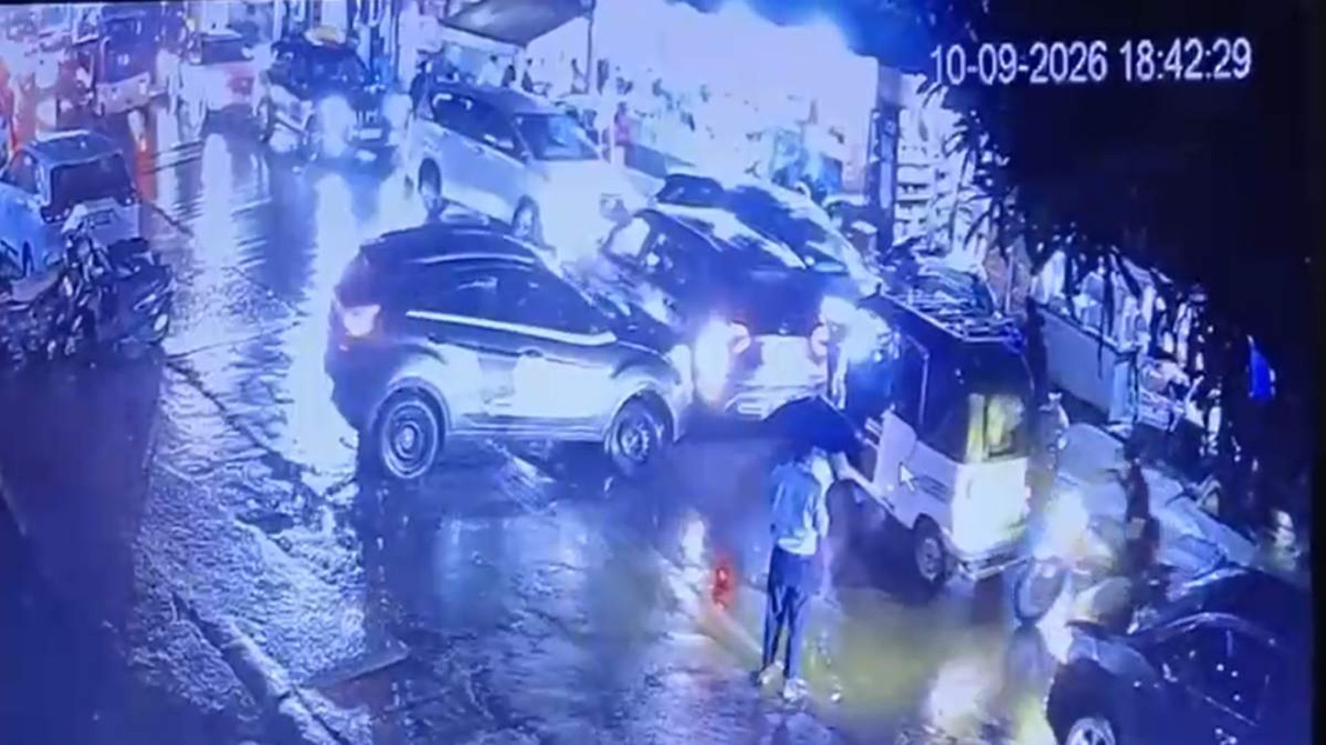 Raipur News: कार से टक्कर के बाद युवक से मारपीट, गले से सोने की चेन लूटकर आरोपी फरार