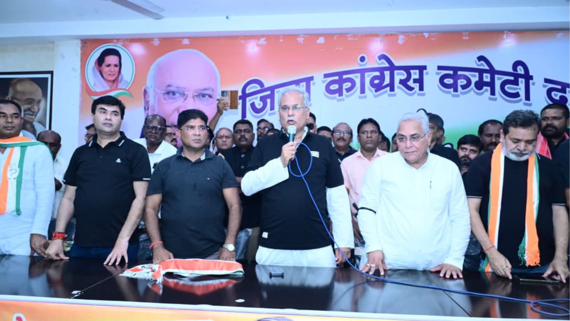 Durg News: मतदाता सूची में पारदर्शिता की मांग को लेकर कांग्रेस का विरोध मार्च, कलेक्टर कार्यालय पहुंचकर सौंपा ज्ञापन