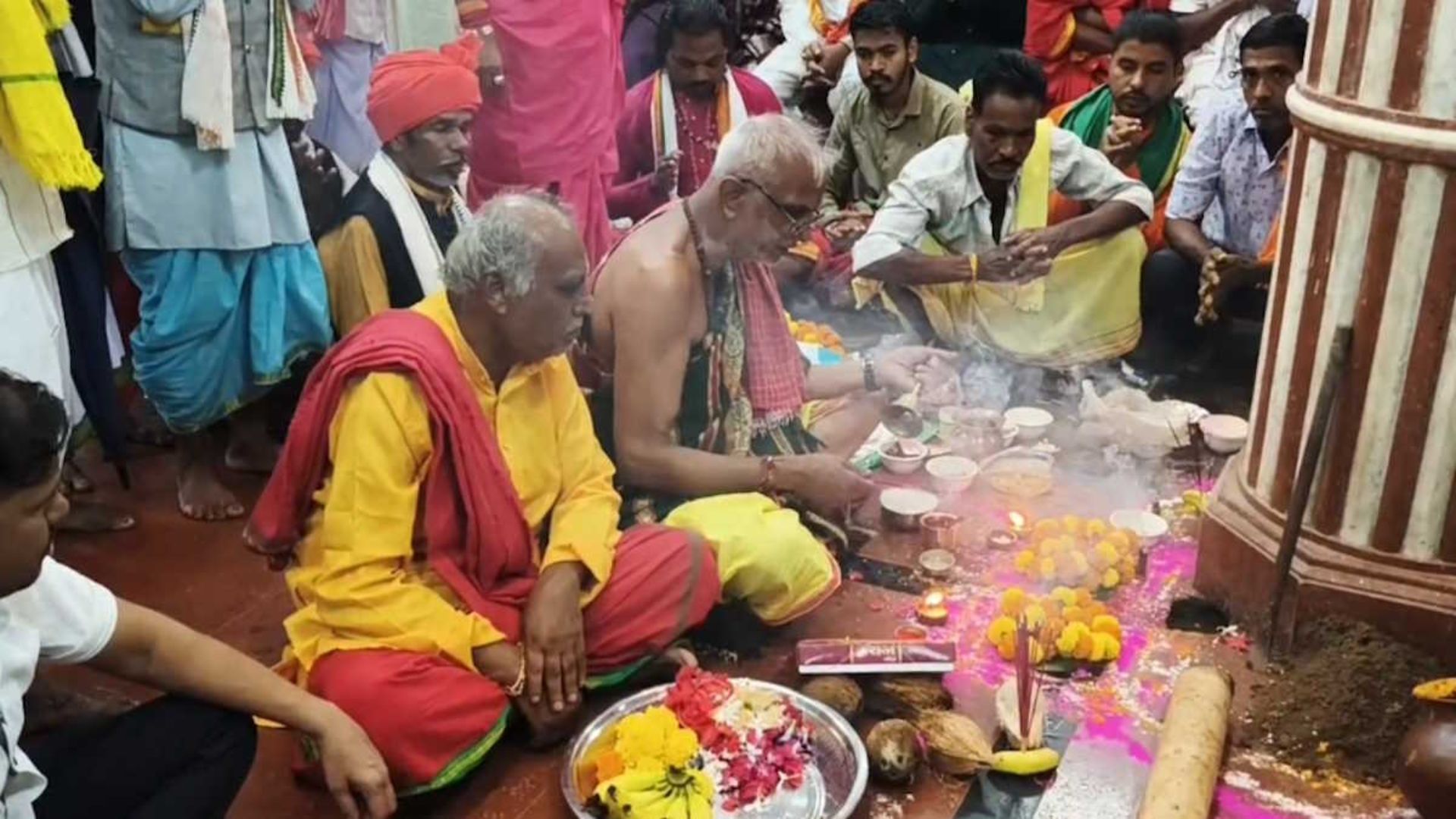 Bastar News: बस्तर दशहरा की दूसरी बड़ी रस्म ‘डेरी गड़ाई’ संपन्न, अब शुरू होगी भव्य रथ निर्माण की प्रक्रिया