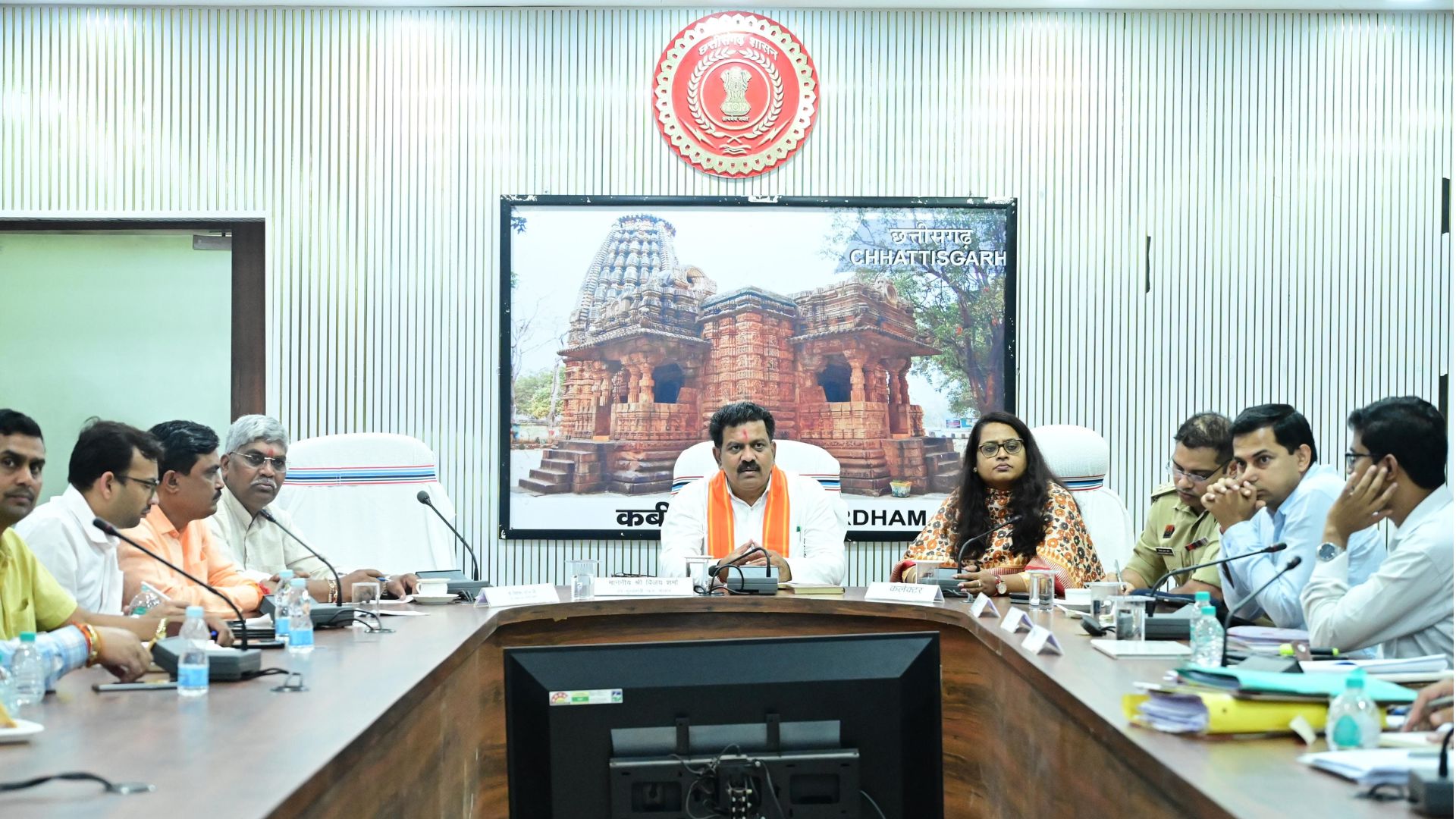 Kawardha News: उप मुख्यमंत्री विजय शर्मा ने ली गौ सेवकों और अधिकारियों की बैठक, रेस्क्यू व्यवस्था 24 घंटे संचालित करने के निर्देश