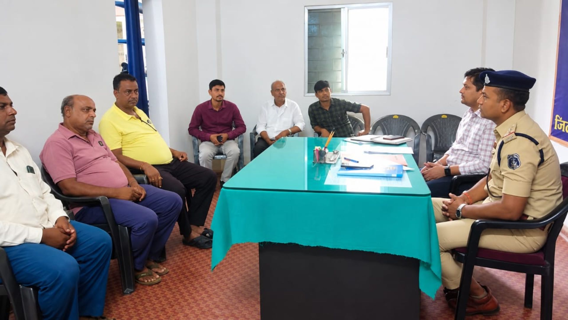 Balrampur News: मनमाना बस किराया वसूलने वालों पर होगी कार्रवाई, हर बस में किराया सूची चस्पा करना अनिवार्य