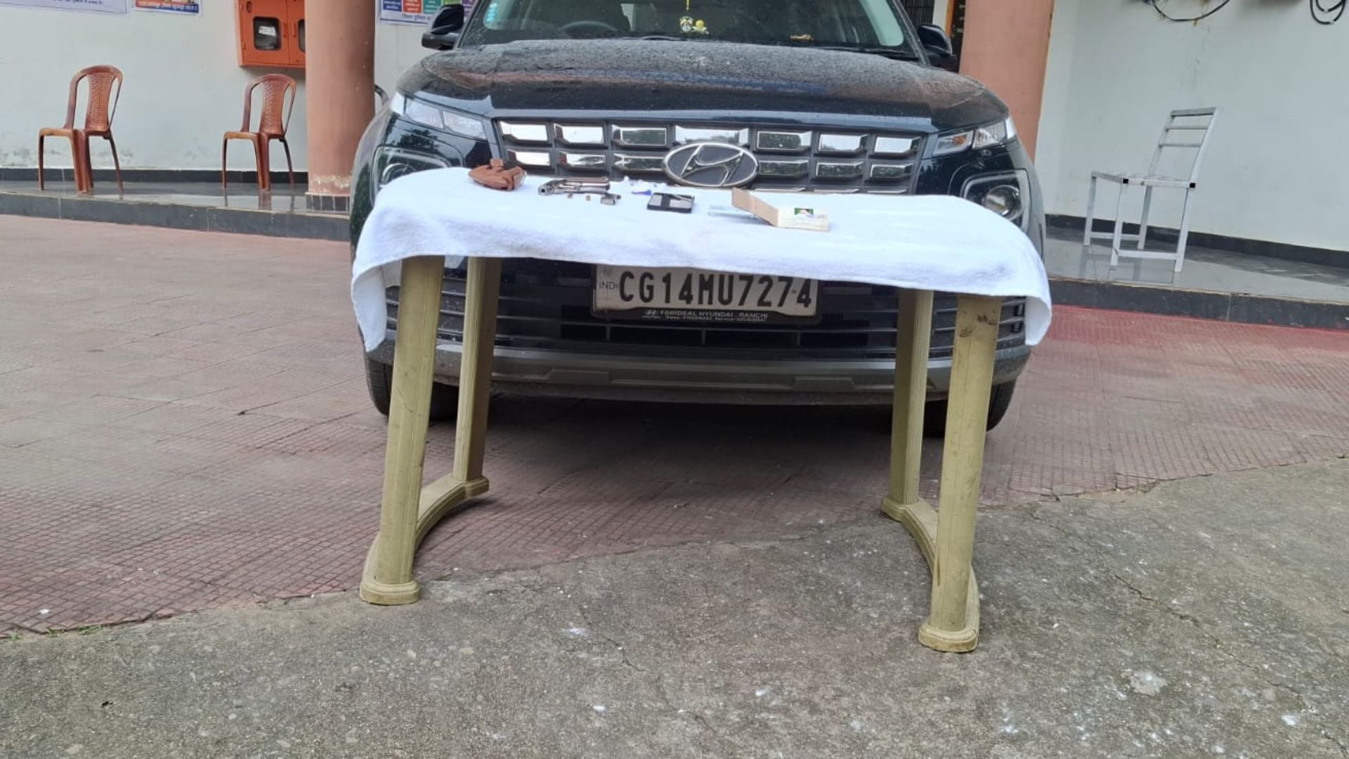 Pratappur News: पिस्टल से हवाई फायर कर हाईवा चालक से मारपीट, मोबाइल लूटने वाले दो आरोपी गिरफ्तार