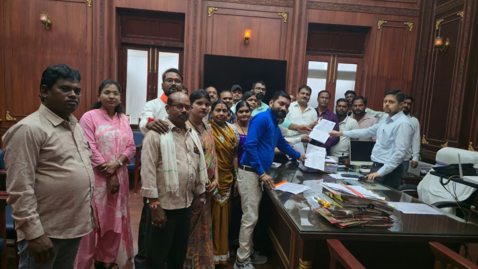 Durg News: सरपंच संघ ने कलेक्टर अभिजीत सिंह से मुलाकात कर पंचायतों की समस्याओं के शीघ्र निराकरण की मांग की