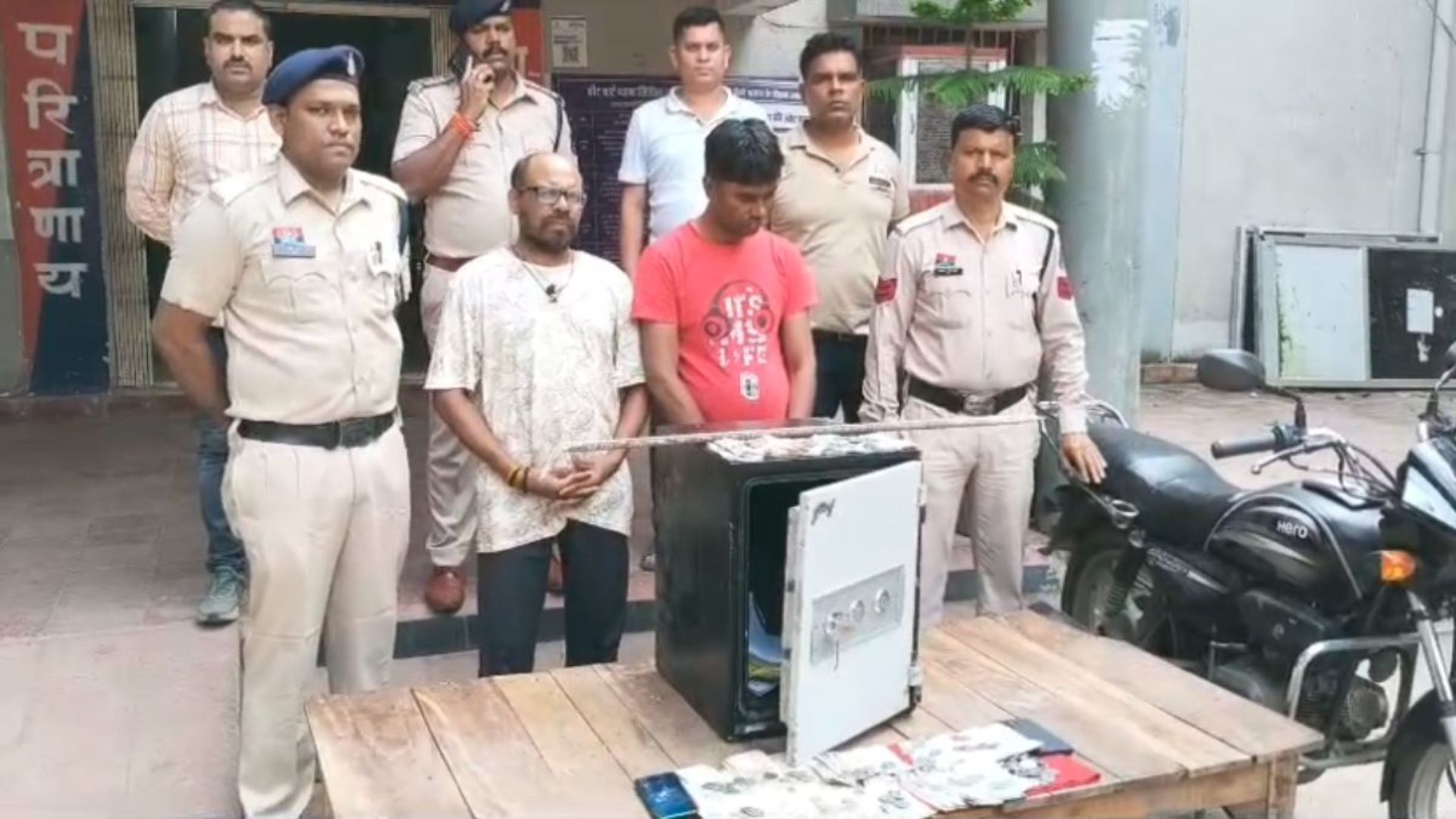 Bilaspur News: Zudio स्टोर में चोरी करने वाले दो आरोपी गिरफ्तार, 4.83 लाख का सामान बरामद